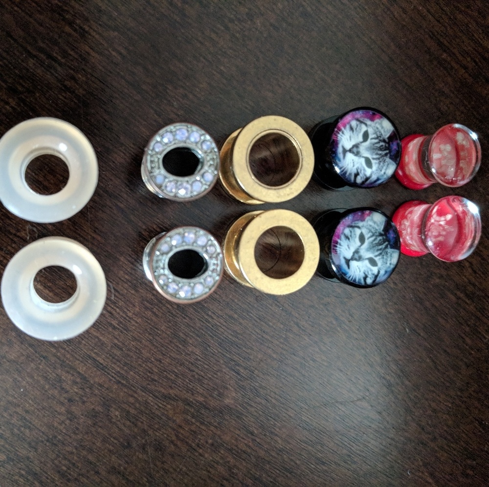 00g and 0g plugs:) im open for trades or makeoffer